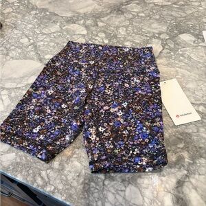 Lulu lemon align shorts size 4 BNWT